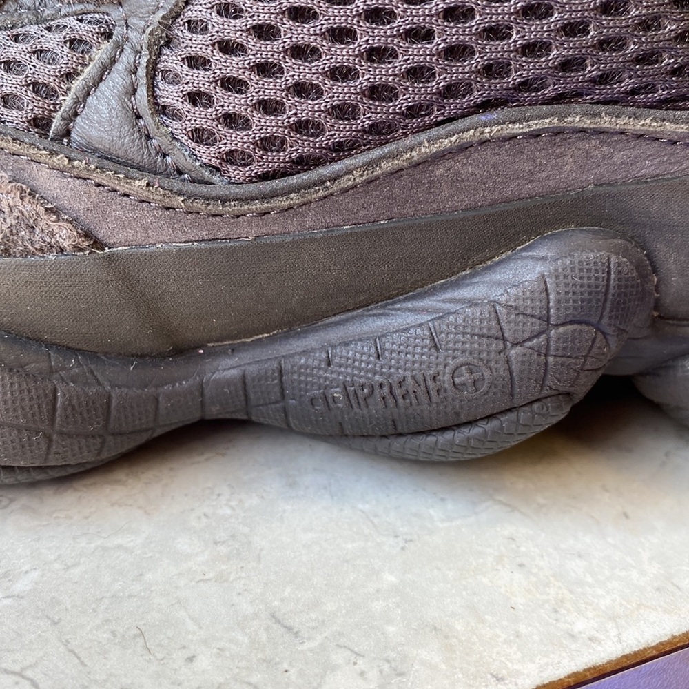 YEEZY Sneakers - Picture 3 of 7